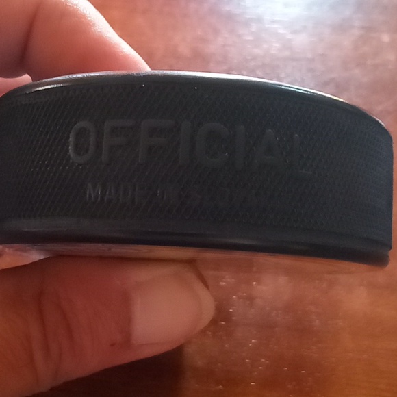 Peoria Rivermen hockey puck - Picture 4 of 4